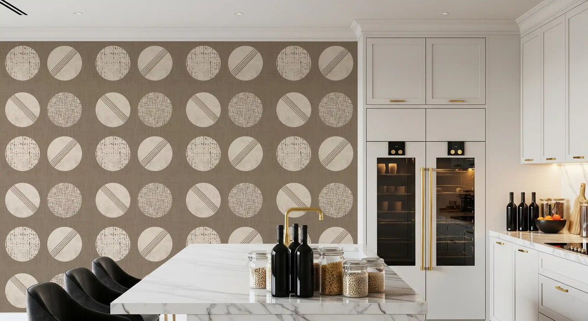 Tapeten mit Kreisen in warmem Taupe und Creme im Mid-Century-Stil