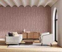 Tapeten mit gewellten Streifen in Zartrosa, Mid-Century-Stil⁠