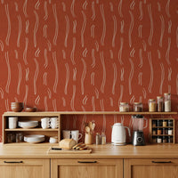 Carta da parati a righe ondulate rosso ruggine, stile mid-century