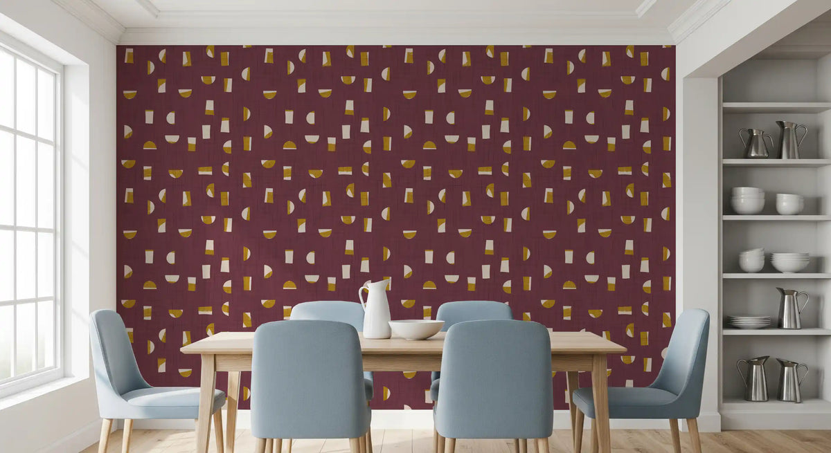 Burgunderrote Tapete mit abstrakten Formen im Mid-Century-Stil⁠