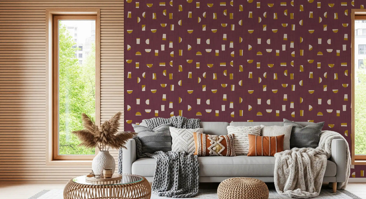 Burgunderrote Tapete mit abstrakten Formen im Mid-Century-Stil⁠