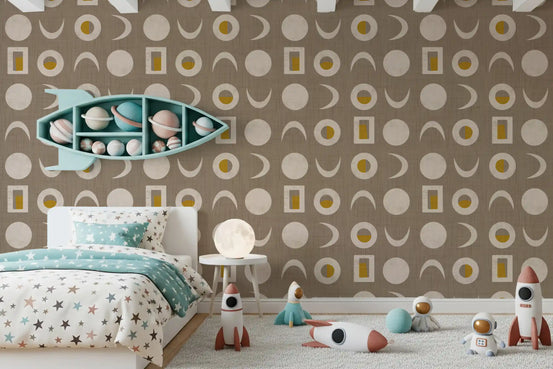 Tapete mit Mondphasen in warmem Taupe, Mid-Century-Tapete⁠