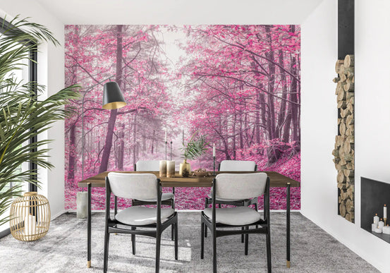 Magenta vægmaleri med skovsti