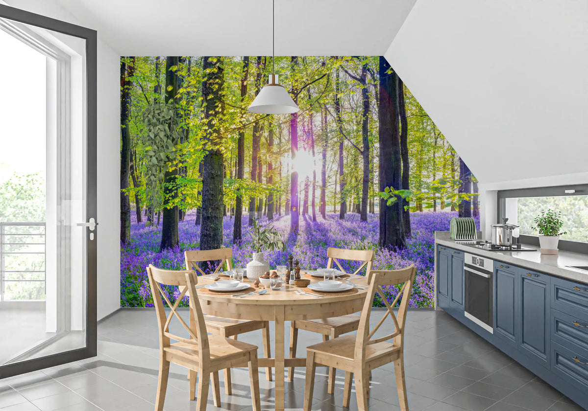 Wandbild „Frühlingshafte violette Waldlandschaft“