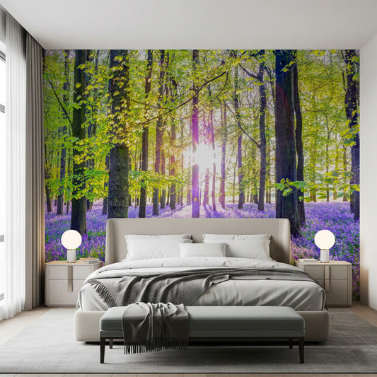 Papier peint panoramique « Vue printanière sur un bois violet »