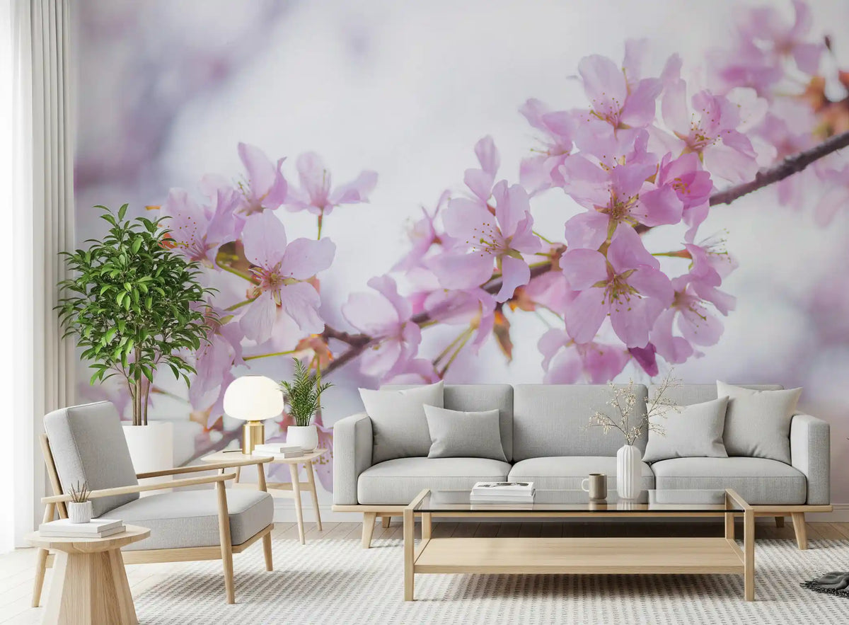 Minimalistisk väggmålning med vårens blomblad