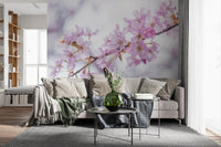 Minimalistisk väggmålning med vårens blomblad