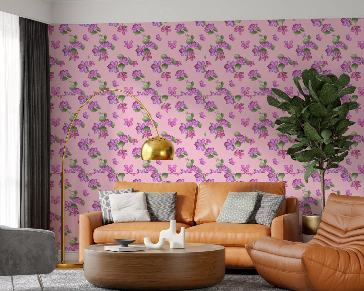 Tapete mit zartem Blumenmuster und Blüten
