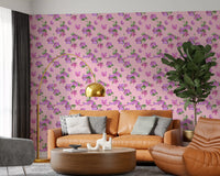 Tapete mit zartem Blumenmuster und Blüten
