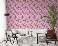 Tapete mit zartem Blumenmuster und Blüten