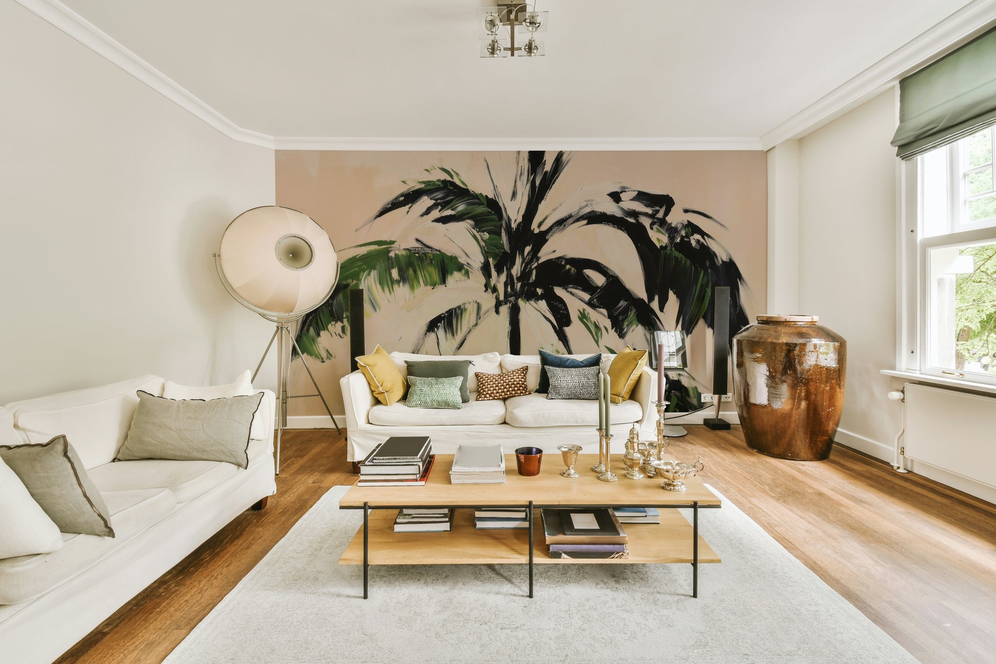 Artistic palm tree print wallpaper with abstract brushstrokes.