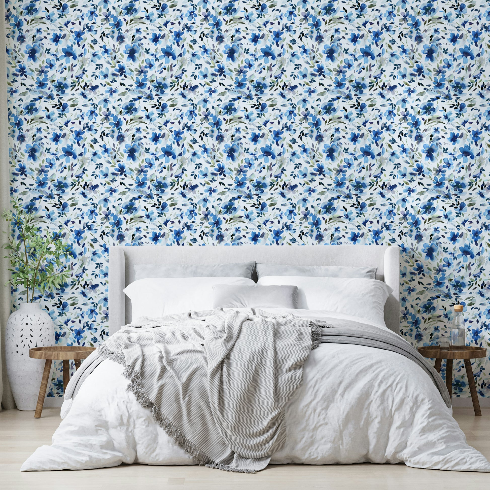 Fresh floral print wallpaper with aquatic influence

