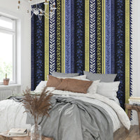 Striped wallpaper with a modern autumn theme.

