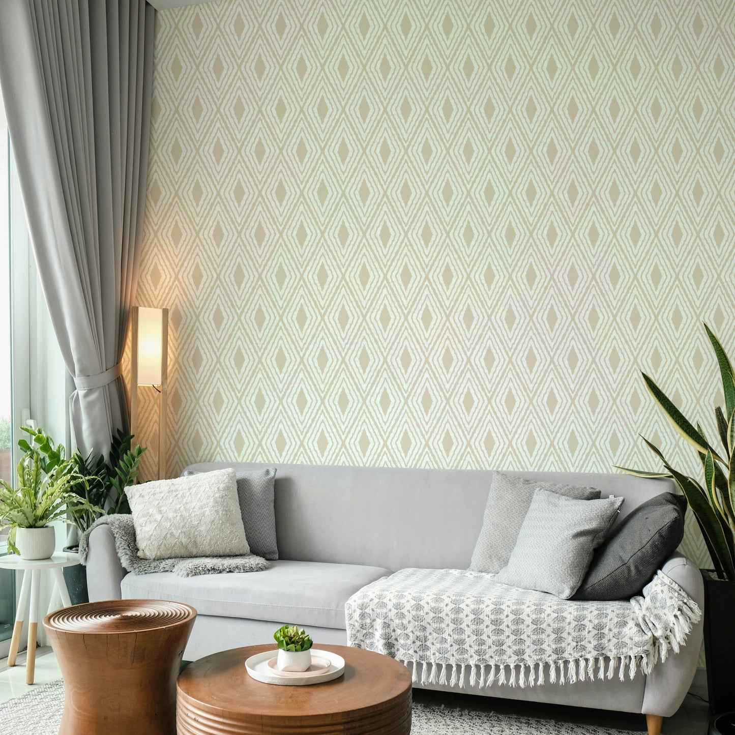 Diamond pattern wallpaper in soft beige

