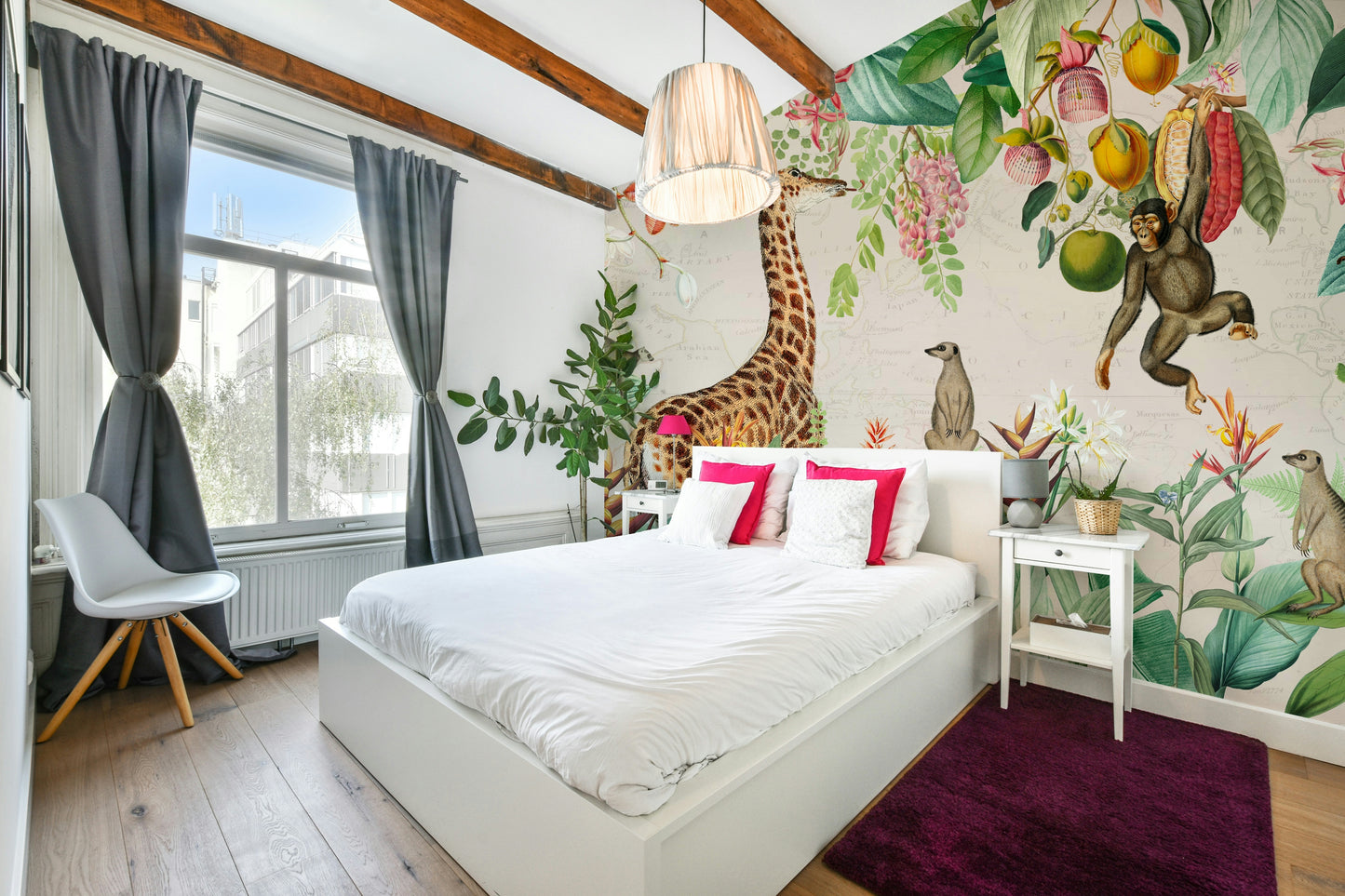 Wildlife wallpaper with elephants and giraffes

