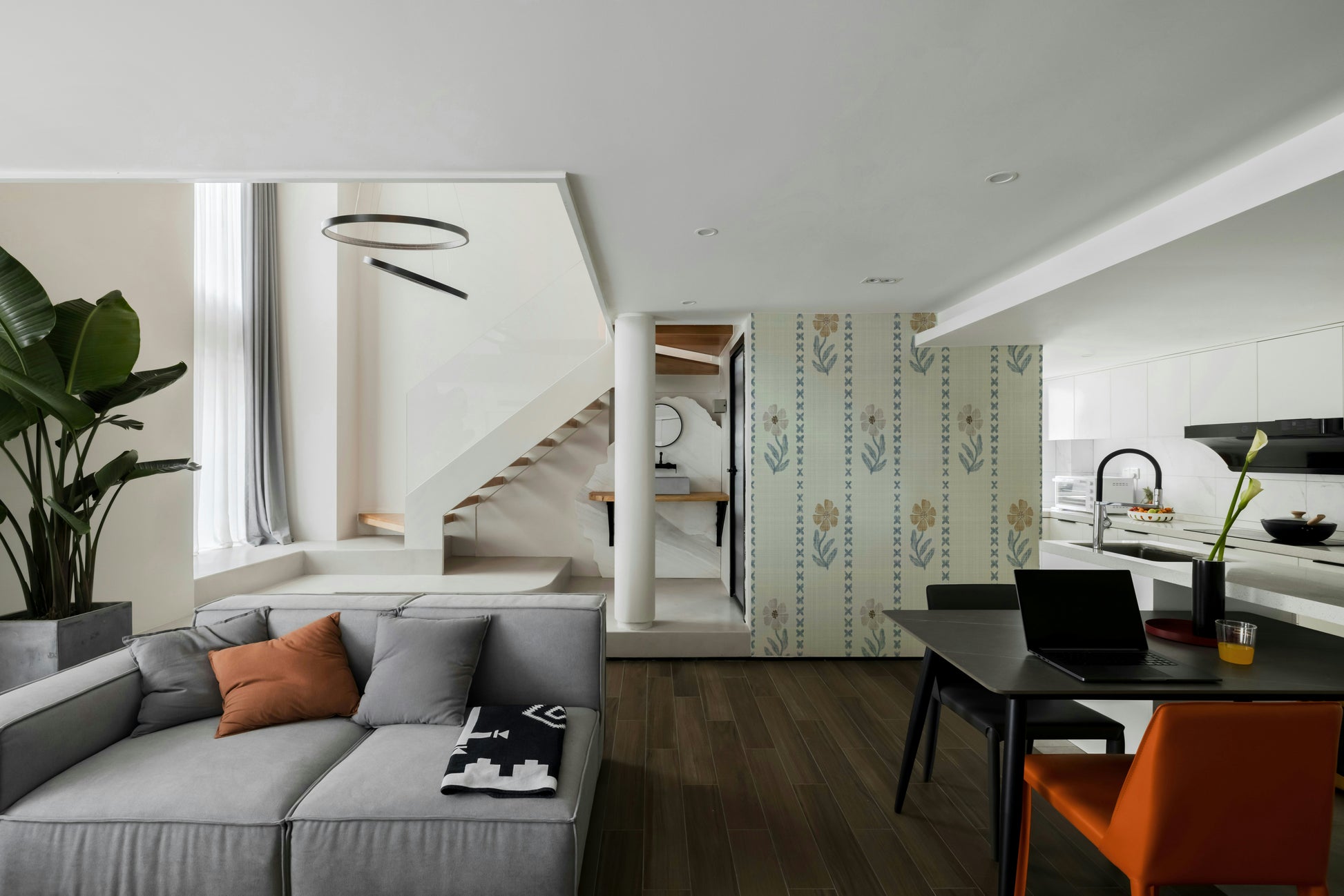 Subtle stripe and leaf wallpaper

