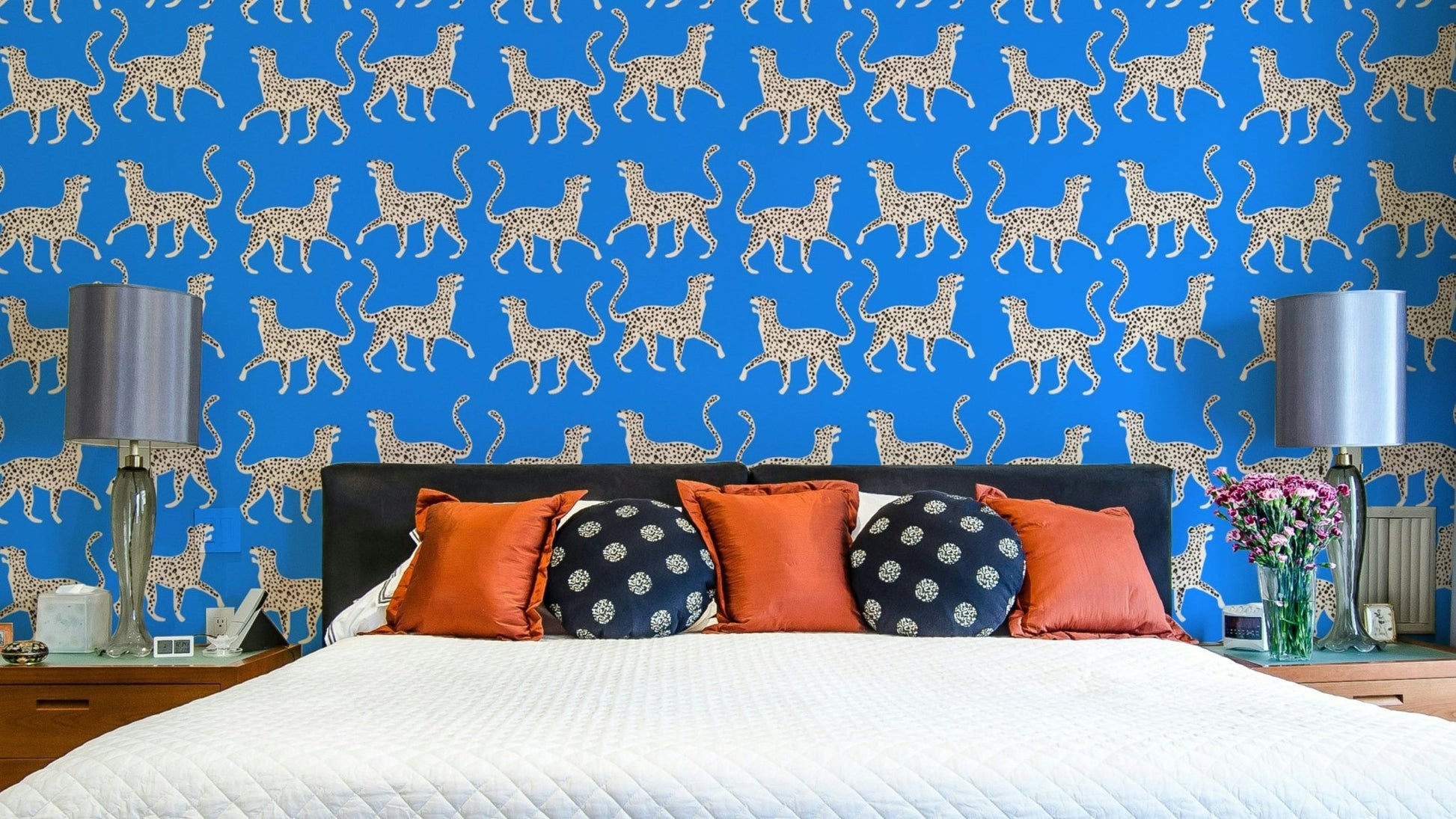 Cheetah Chic 03 Wallpaper with bold animal print

