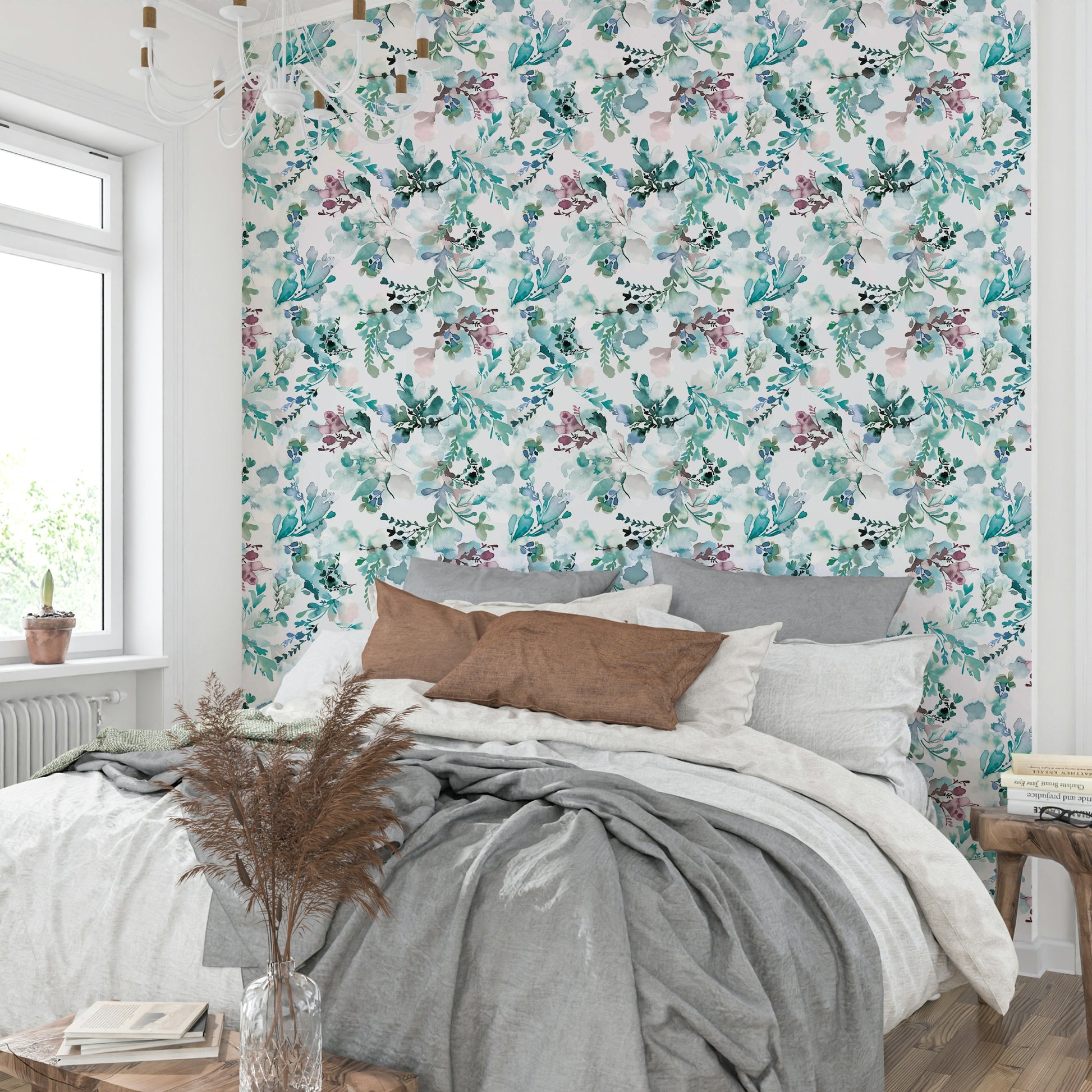 Artistic floral wallpaper in hand-painted effect

