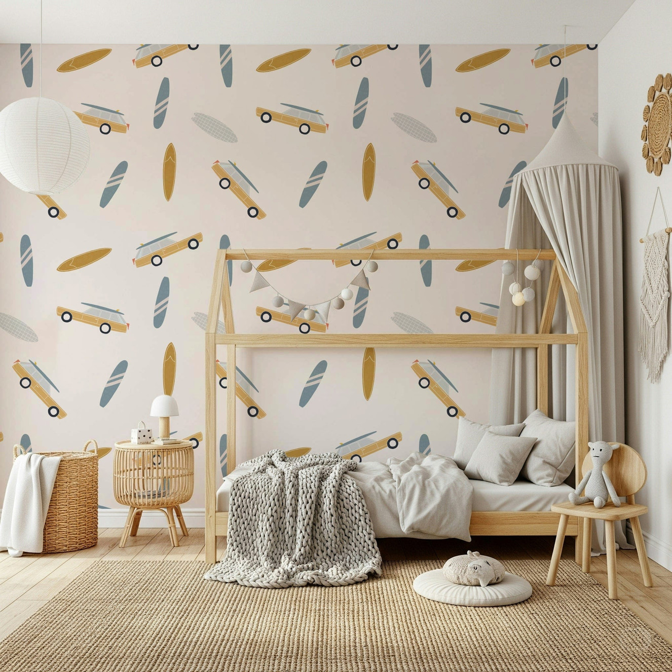 Retro vans with surfboards paired with surfboard icons forming a relaxed coastal wallpaper.