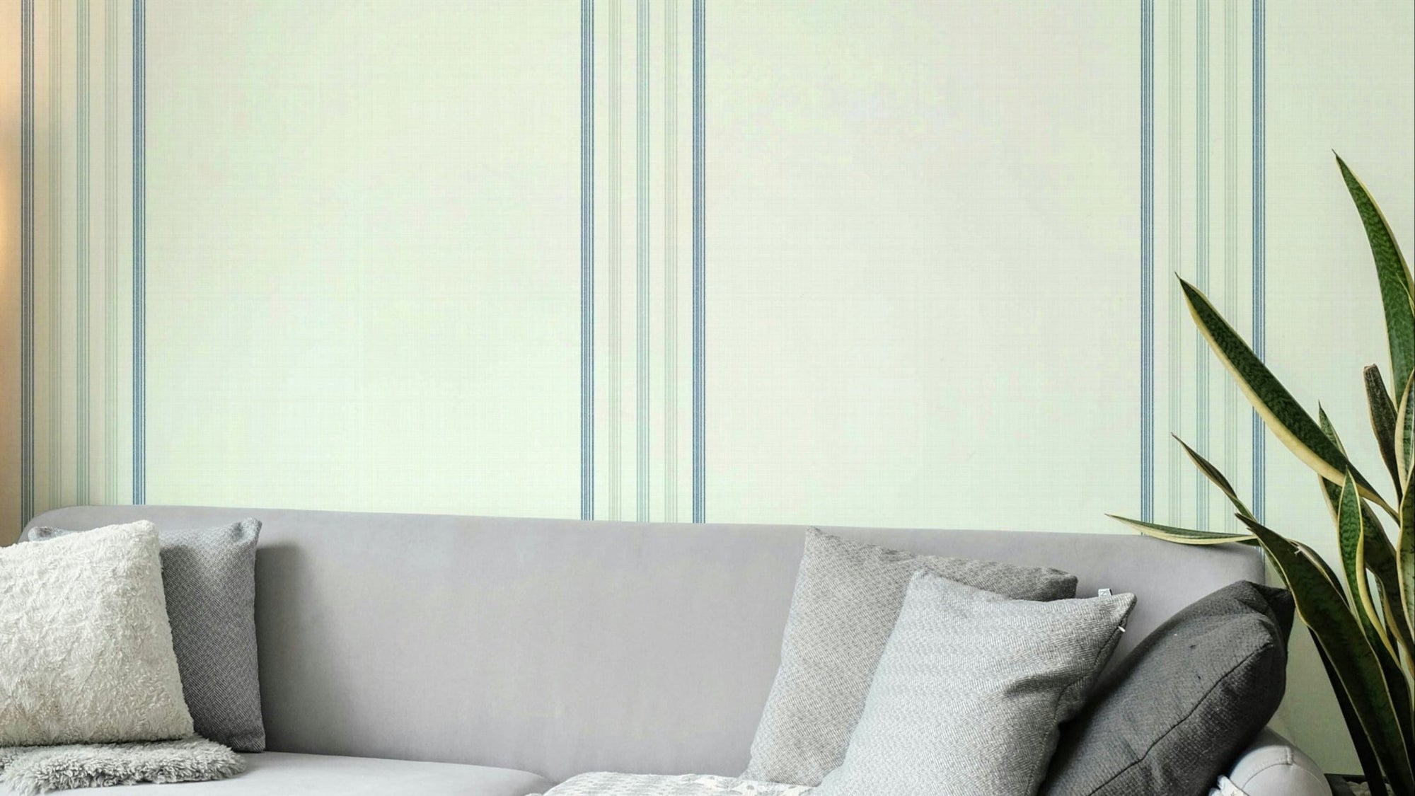 Fine striped wallpaper in winter tones
