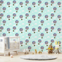 Soft floral design with hot air balloons for a dreamy interior

