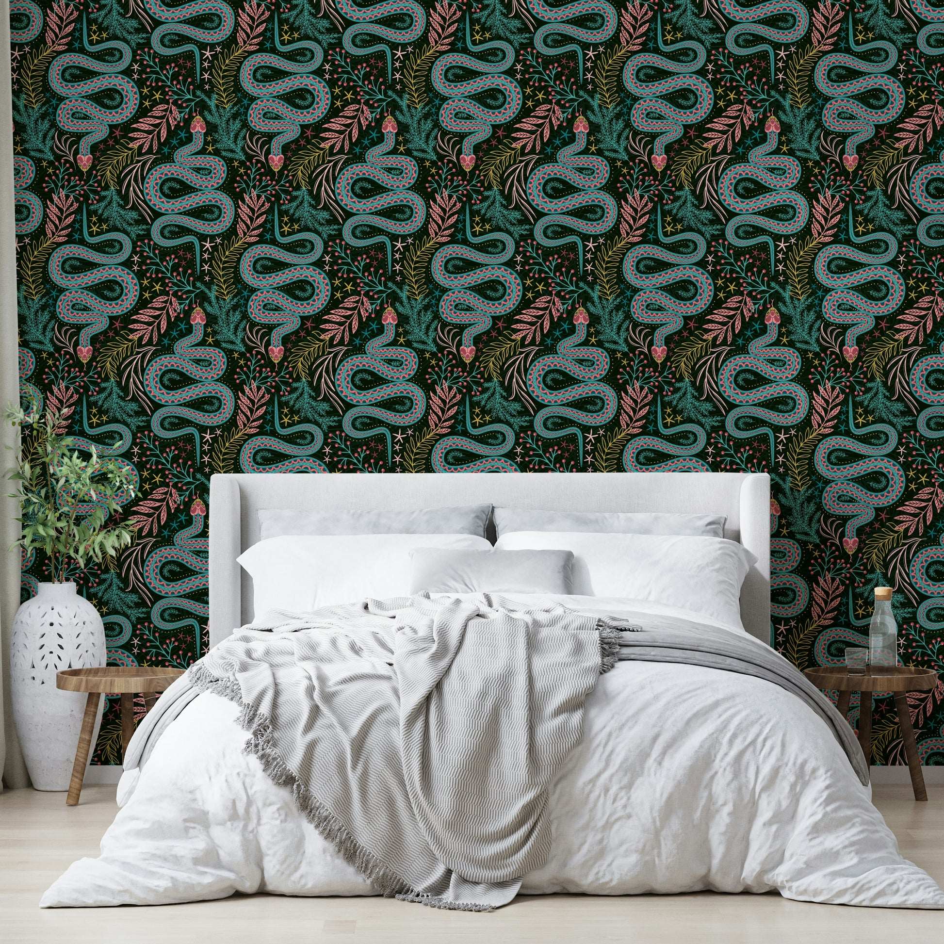 Wild animal print wallpaper for unique wall décor

