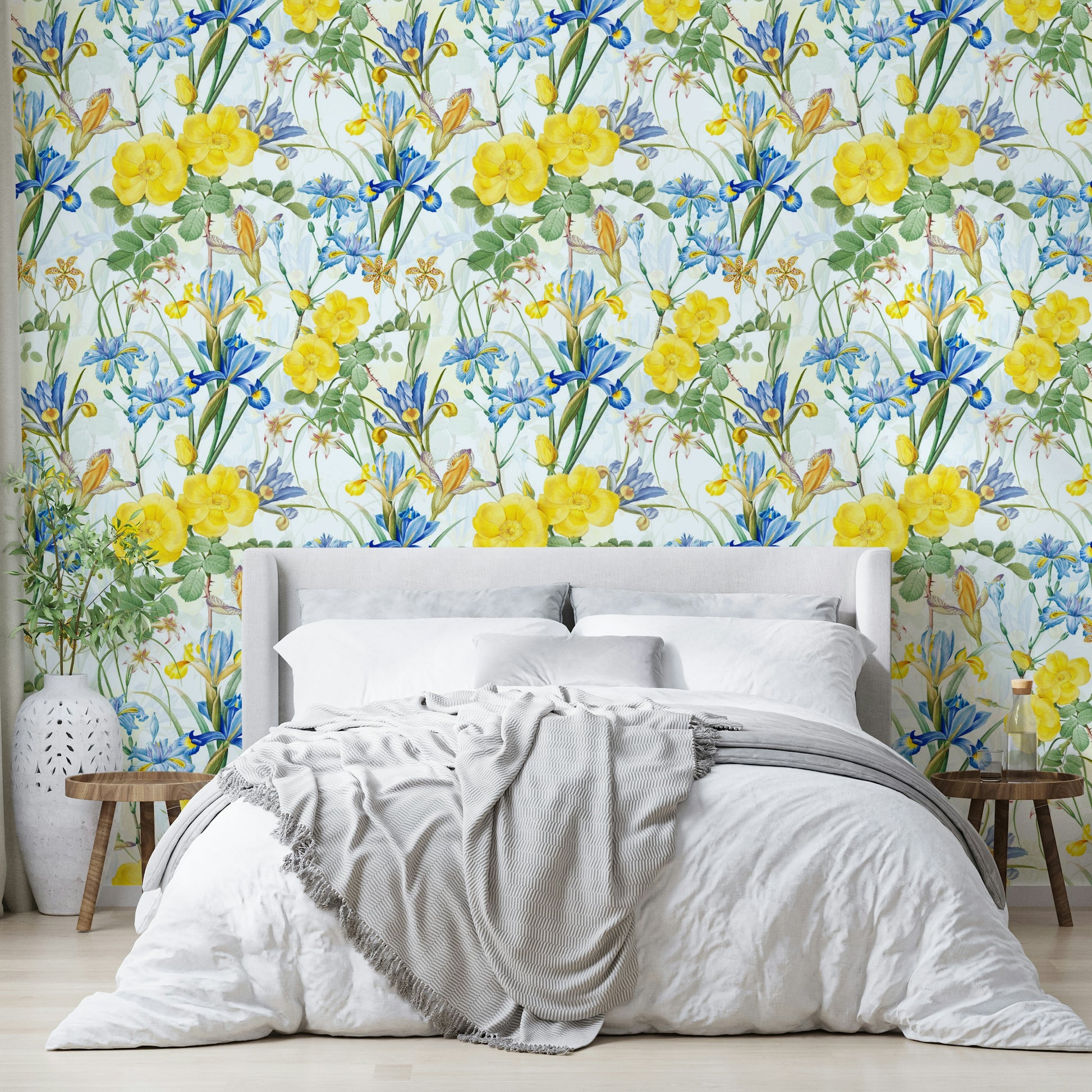 Intricate floral design in Iris & Rose Garden wallpaper for a peaceful space

