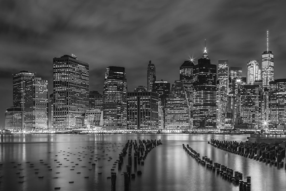 Fototapet NEW YORK CITY Impresii nocturne monocrome in your room