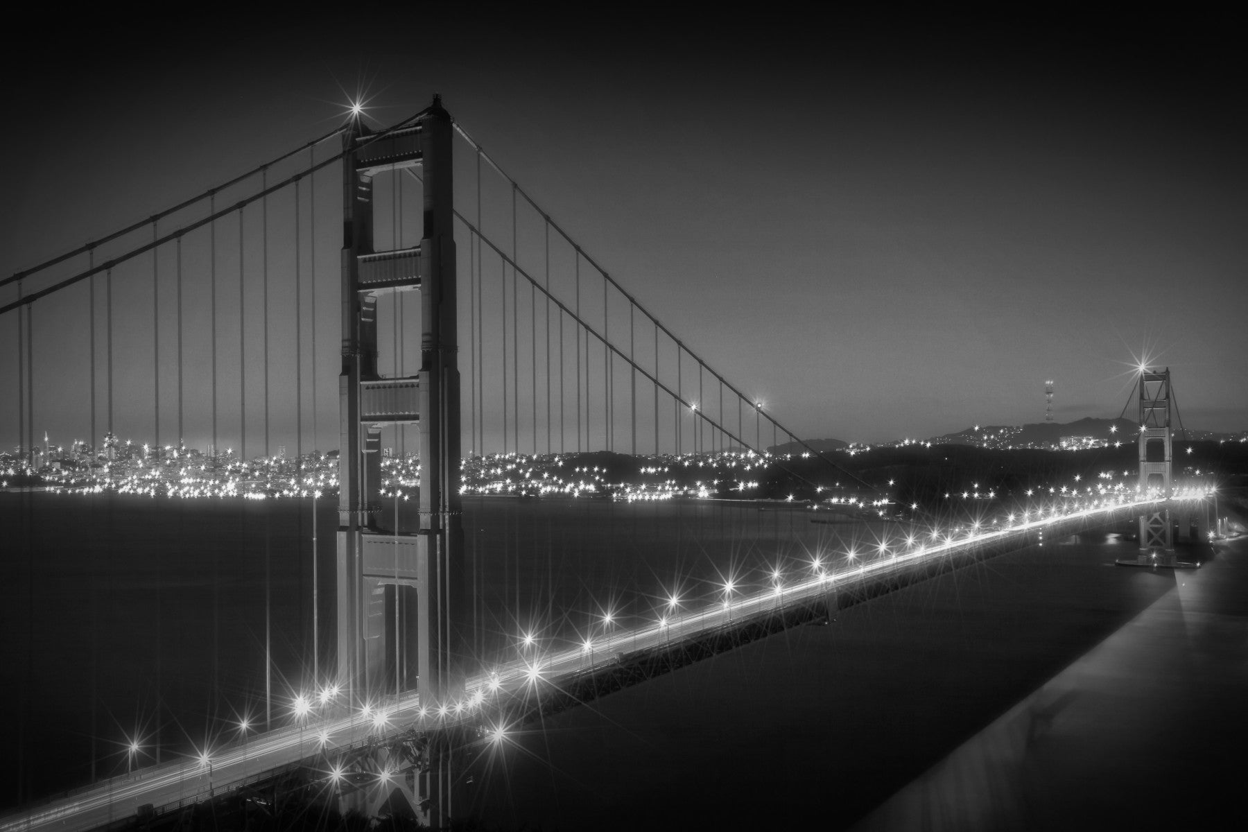 Evening Cityscape of Golden Gate Bridge | Monochrome Wall Mural