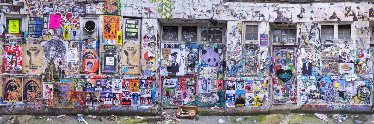 Bakstenen lane graffiti muur muurschildering in your room — zoomed