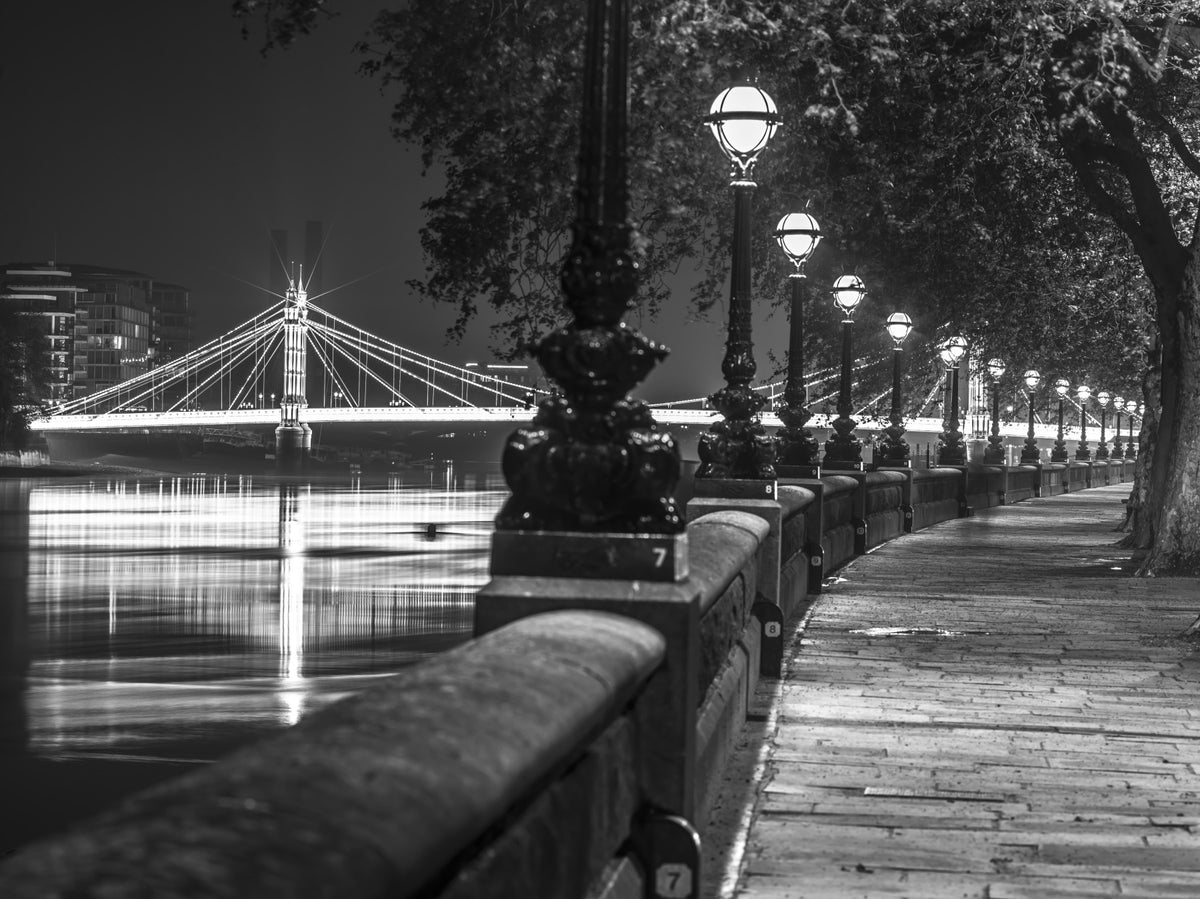 Albert Bridge Walkway Lamps Wall Mural in your room