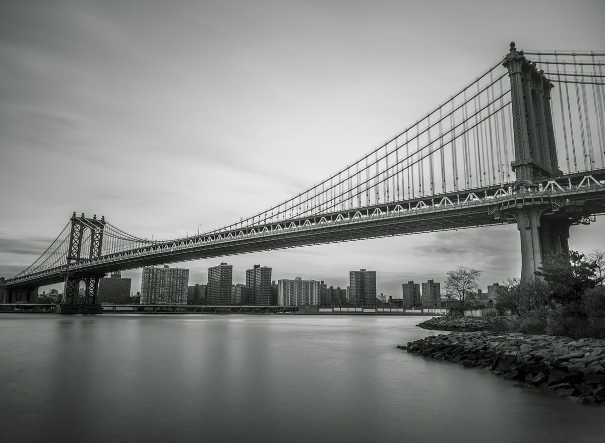 Urban Span : La passerelle en monochrome, fresque murale