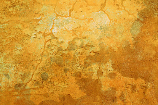 Altes, rissiges Wandbild