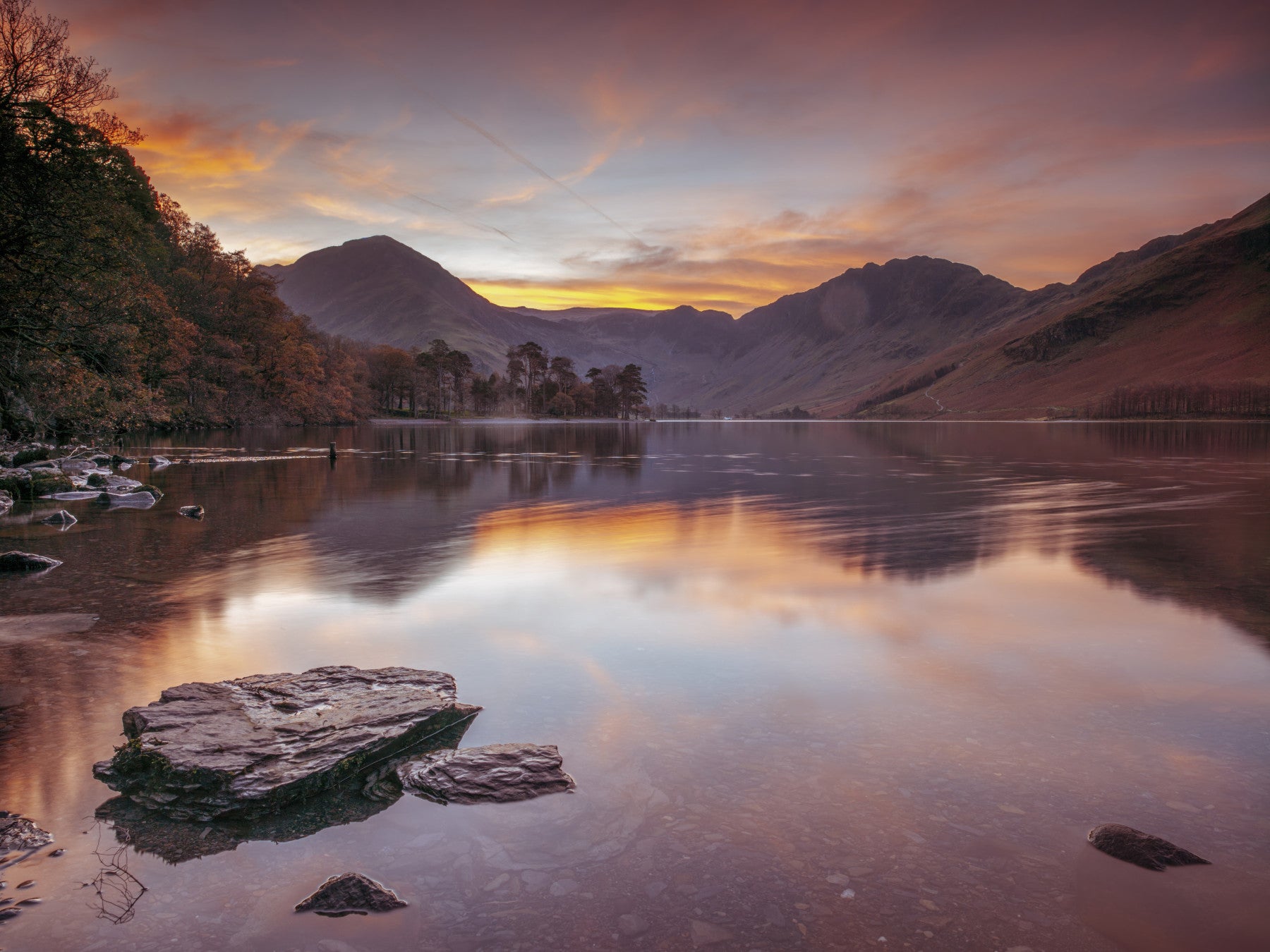 Lakeland Sunrise Wall Mural in your room — zoomed