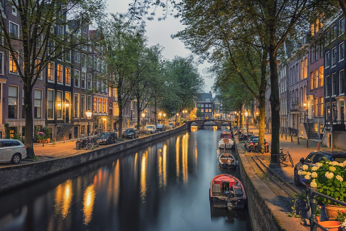 Wandbild mit Amsterdamer Grachtenlichtern in your room — zoomed