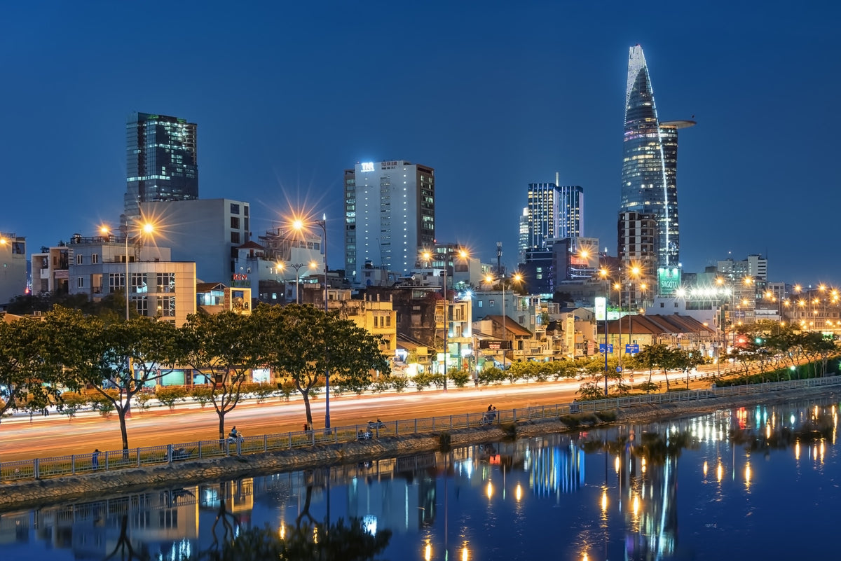 Saigon Skyline bei Nacht Wandbild in your room