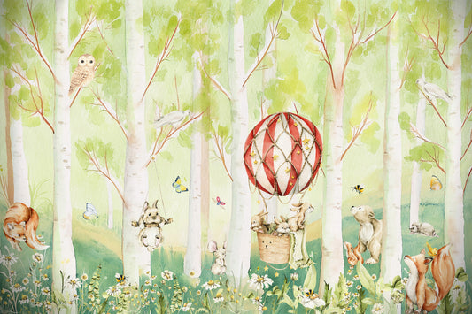 Wandbild mit skurrilen Waldtieren und Ballonfahrt