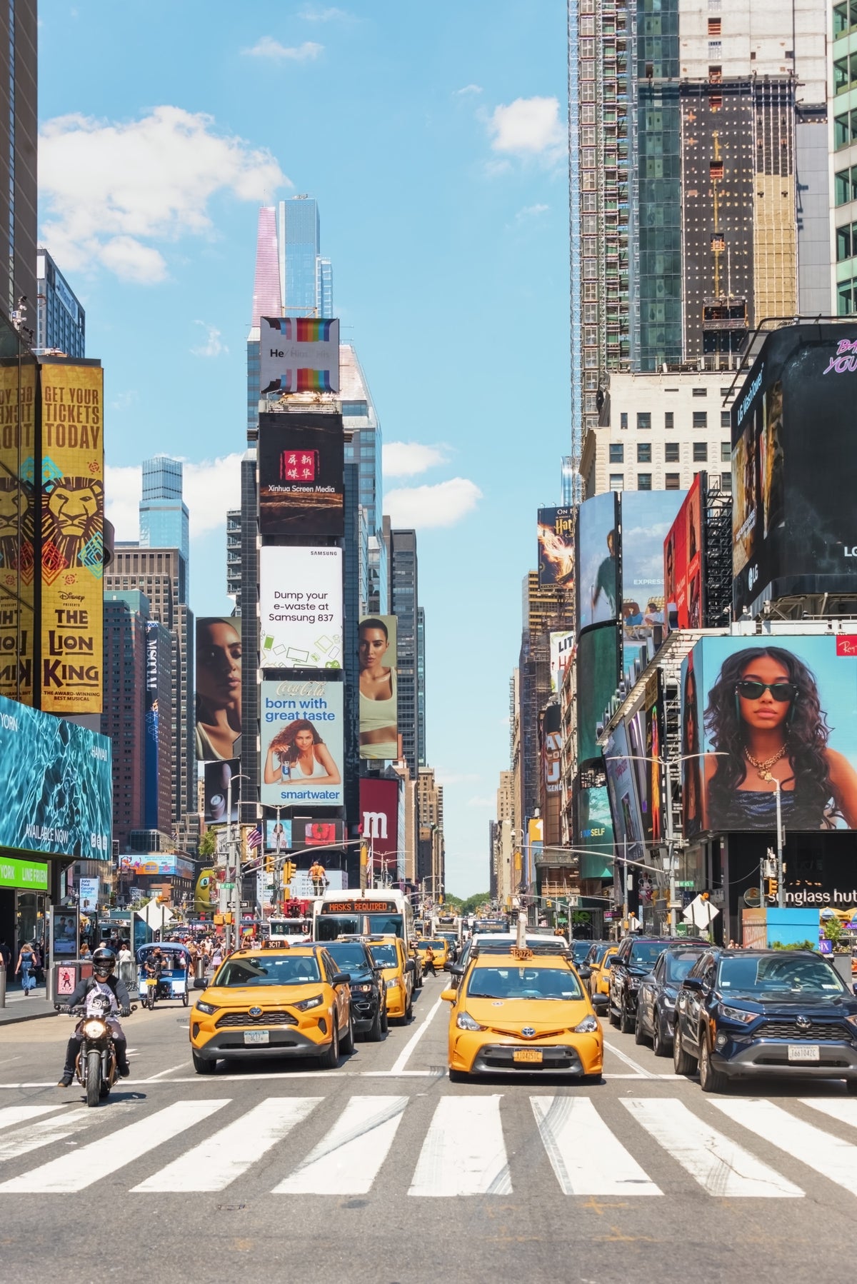 Times Square Buzz-veggmaleri in your room — zoomed