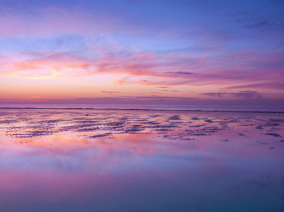 Sonnenaufgang am Strand – Wandbild in your room — zoomed
