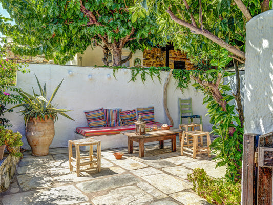 Farbenfrohes Wandbild für die Terrasse im Garten