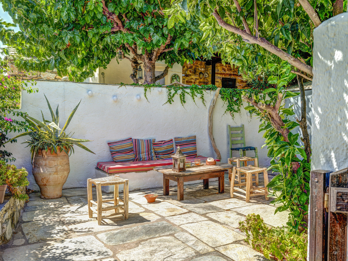 Farbenfrohes Wandbild für die Terrasse im Garten