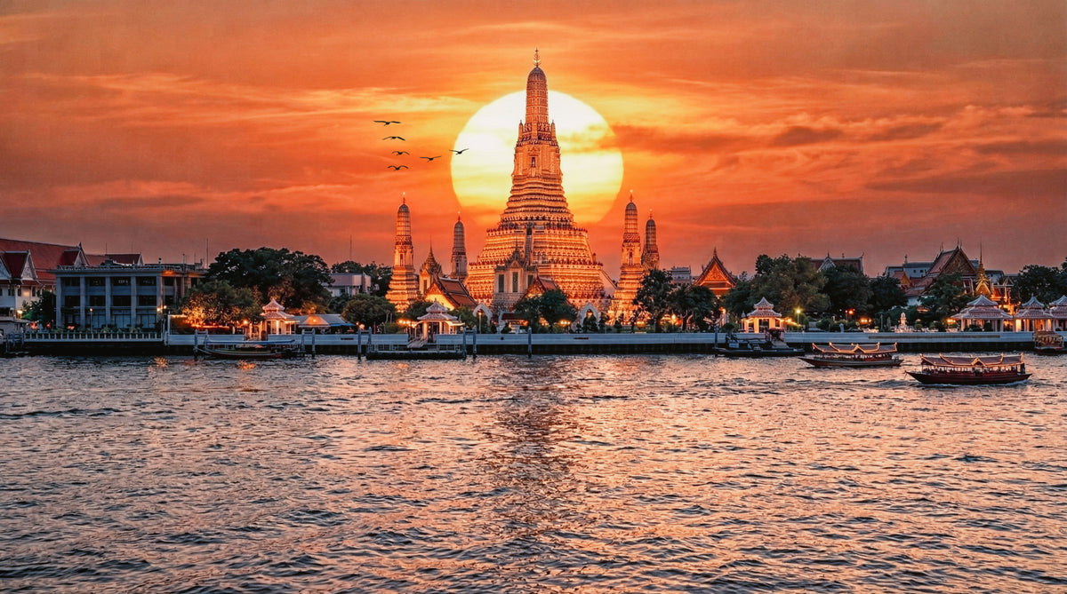 Wat Arun: Fototapet cu orizont auriu și apus de soare in your room