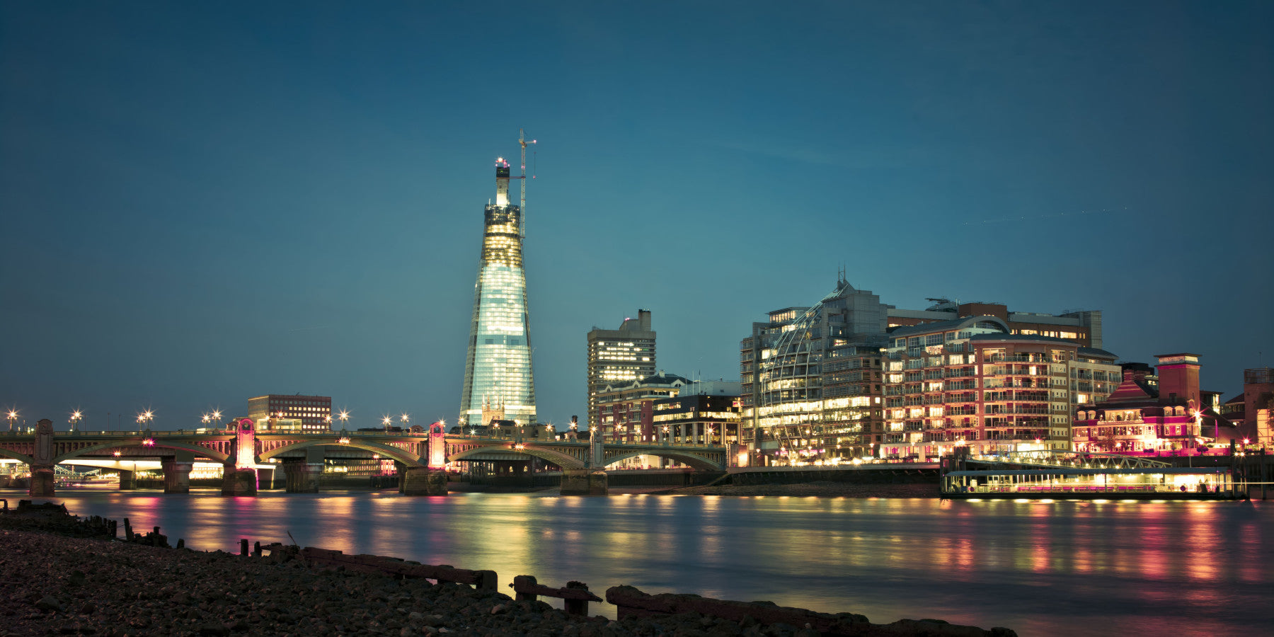 Paysage urbain de Londres : Crépuscule sur la Tamise, fresque murale