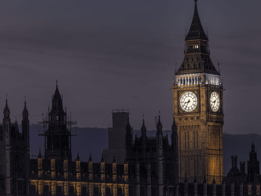 Tusmørke over Big Ben vægmaleri