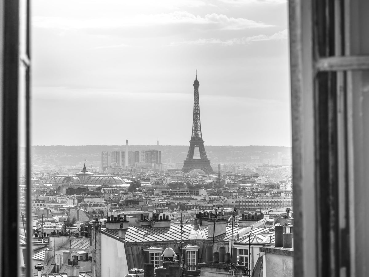 Parisisk vinduesudsigt vægmaleri in your room — zoomed