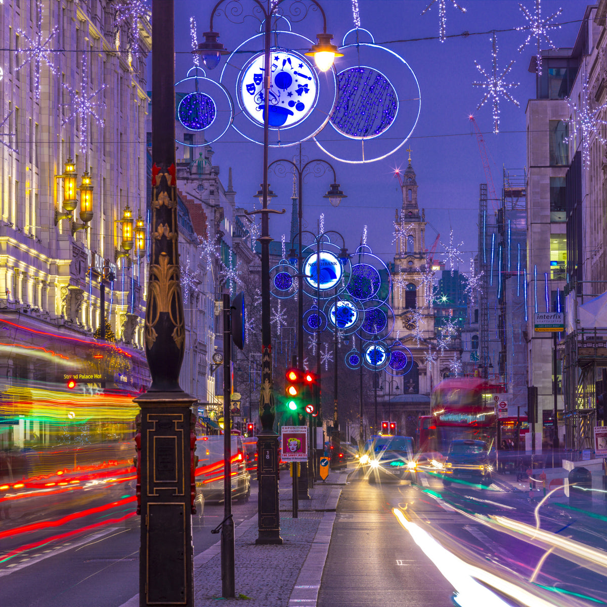 Metropolitan Magic: Nachtlichter & Stadtrouten Wandbild
