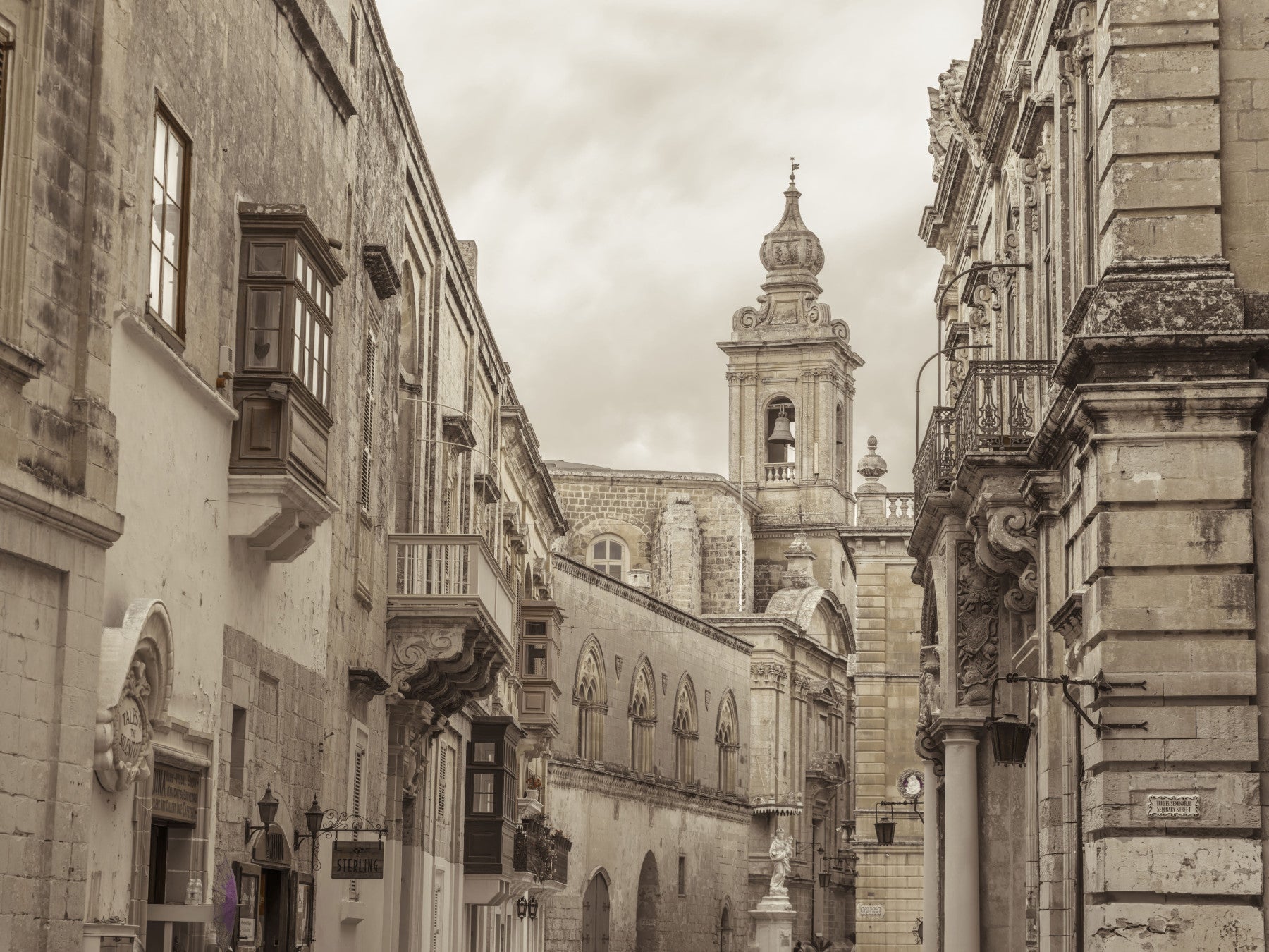 Mdina: Echos von Stein und Turm Wandbild