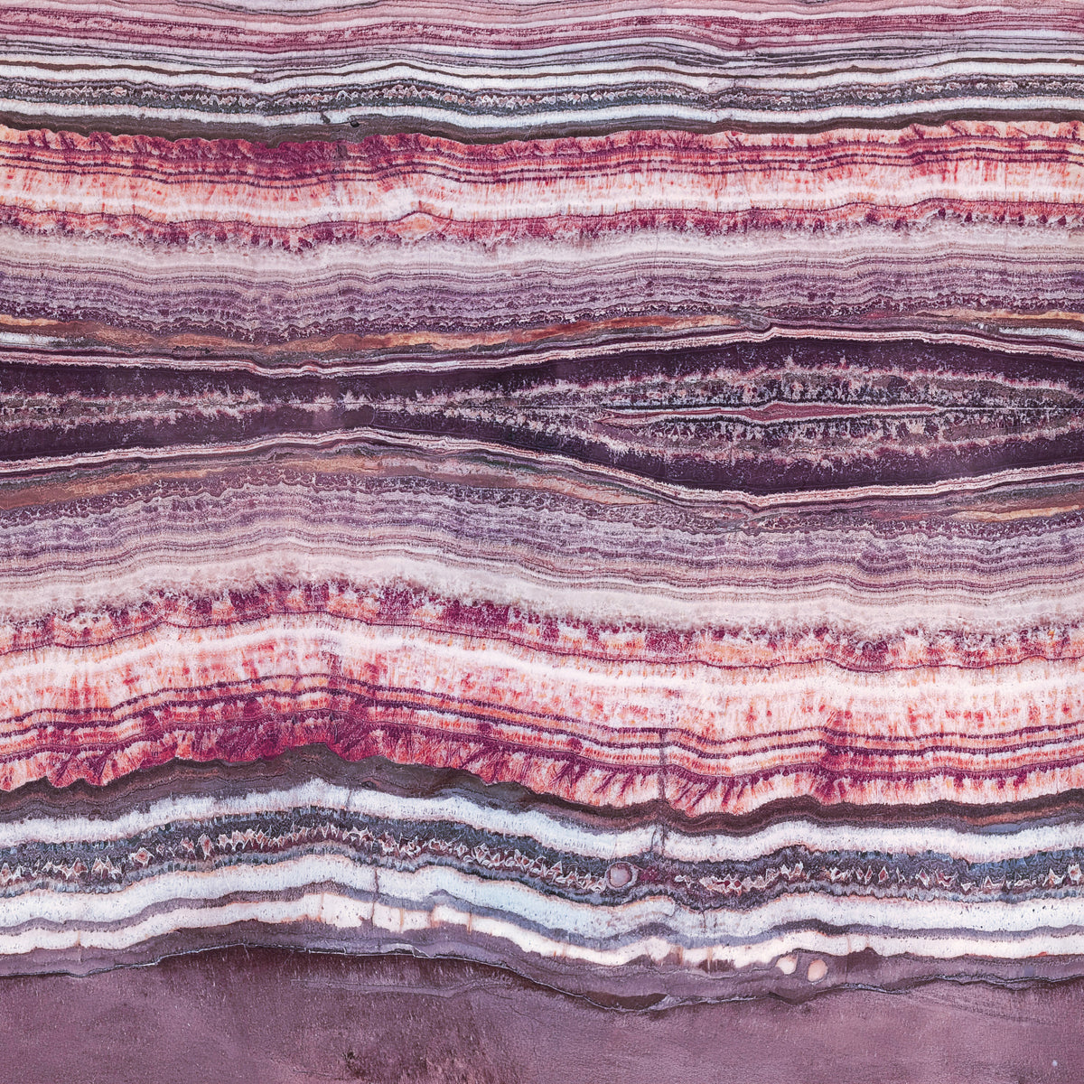 Crimson & Amethyst Strata -seinämaalaus in your room