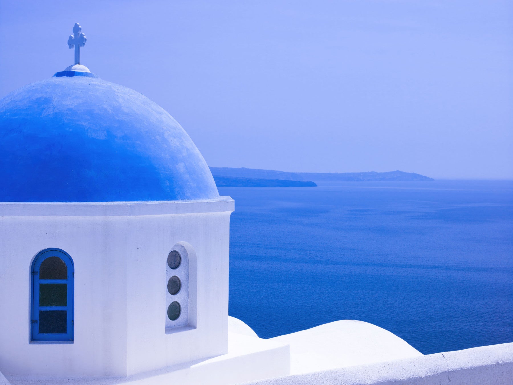Spokój Egejski: Ścienna Fototapeta z Niebieską Kopułą Santorini