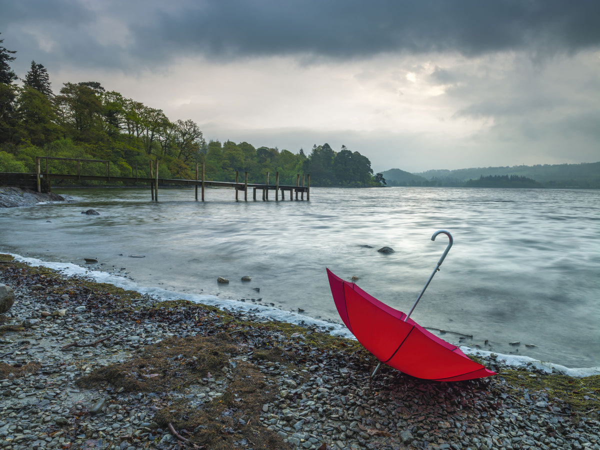 Papier peint panoramique Accent cramoisi sur la rive du Lake District in your room